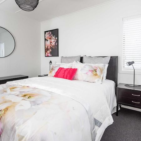 Awesome Beach House On Oceanview Road Mount Maunganui Exteriör bild